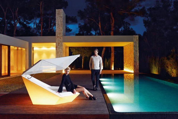 FAZ daybed WITH hinged canopy/360º swivels FAZ daybed WITH hinged canopy/360º swivels