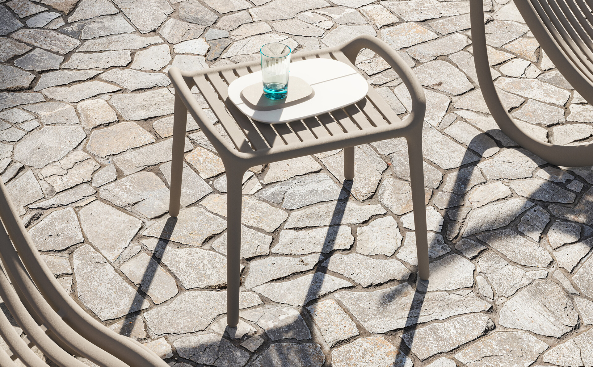 Vondom Ibiza ležalnik za sodobno ureditev ob bazenu