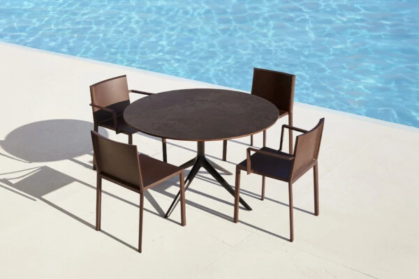 Mari-Sol Tables Vondom ambient in produktni detajl