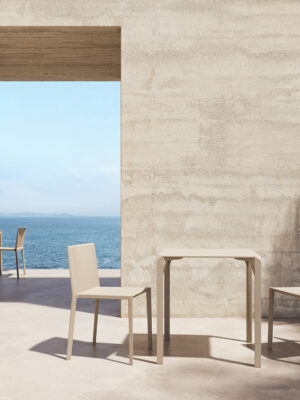 QUARTZ stol with arms QUARTZ stol with arms
