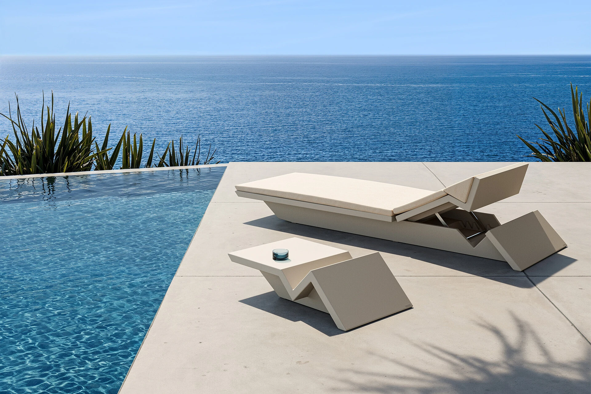 Rest Sun Chaise Table 87x50x24 Rest Sun Chaise Table 87x50x24
