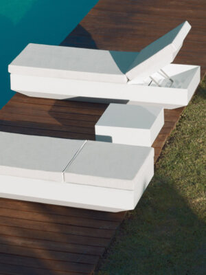 Vela Sunbed Table Vela Sunbed Table