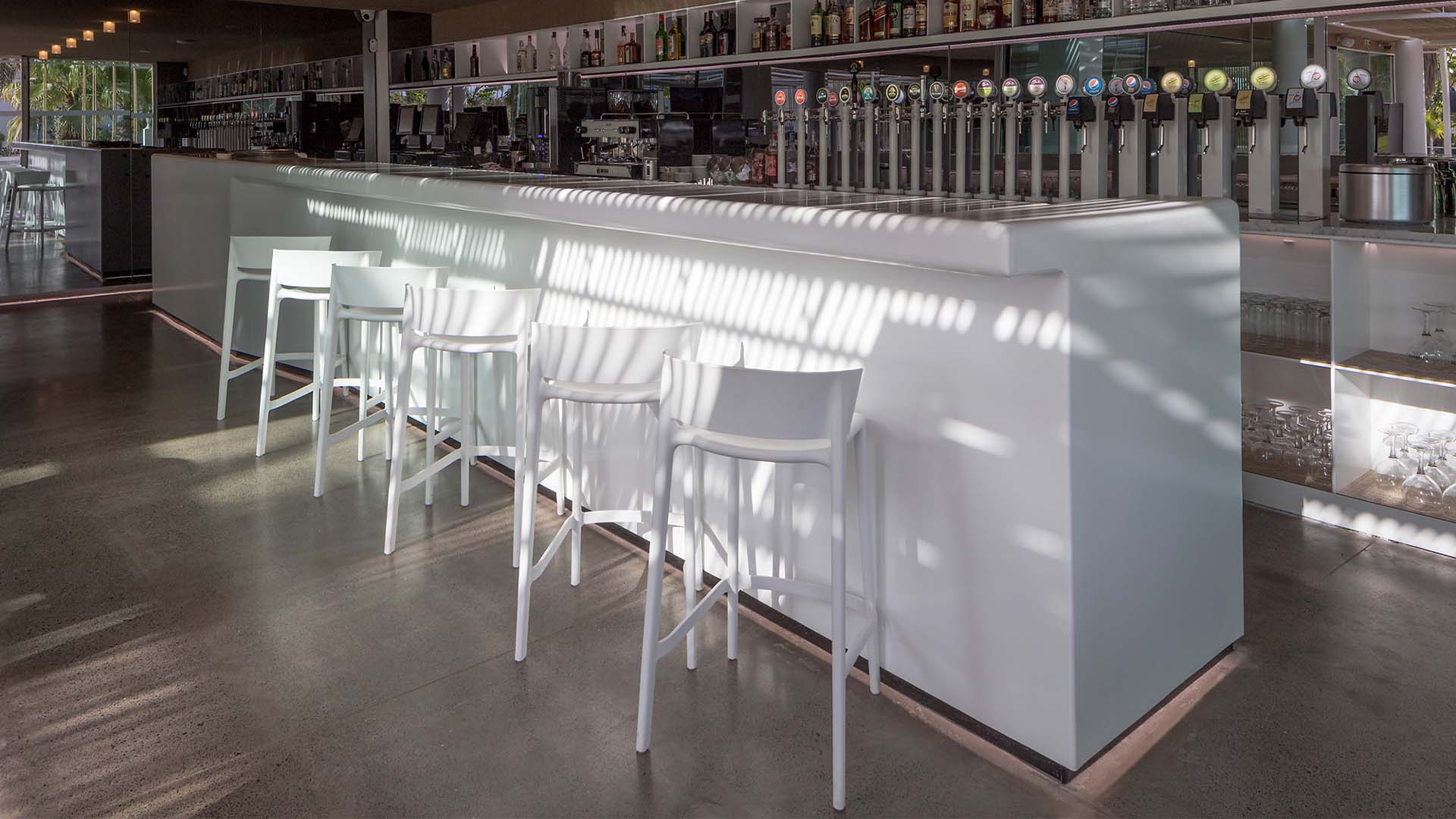Corner bar
