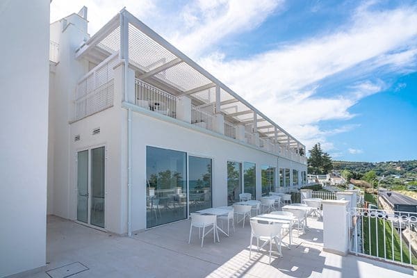 Supporter Deluxe Hotel