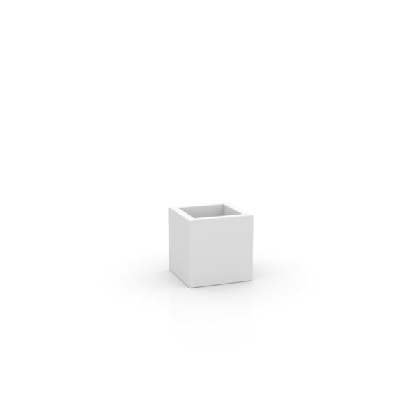 Cube lonec 40x40x40 – Vondom – pogled 1 Cube lonec 40x40x40 Vondom – pogled 1