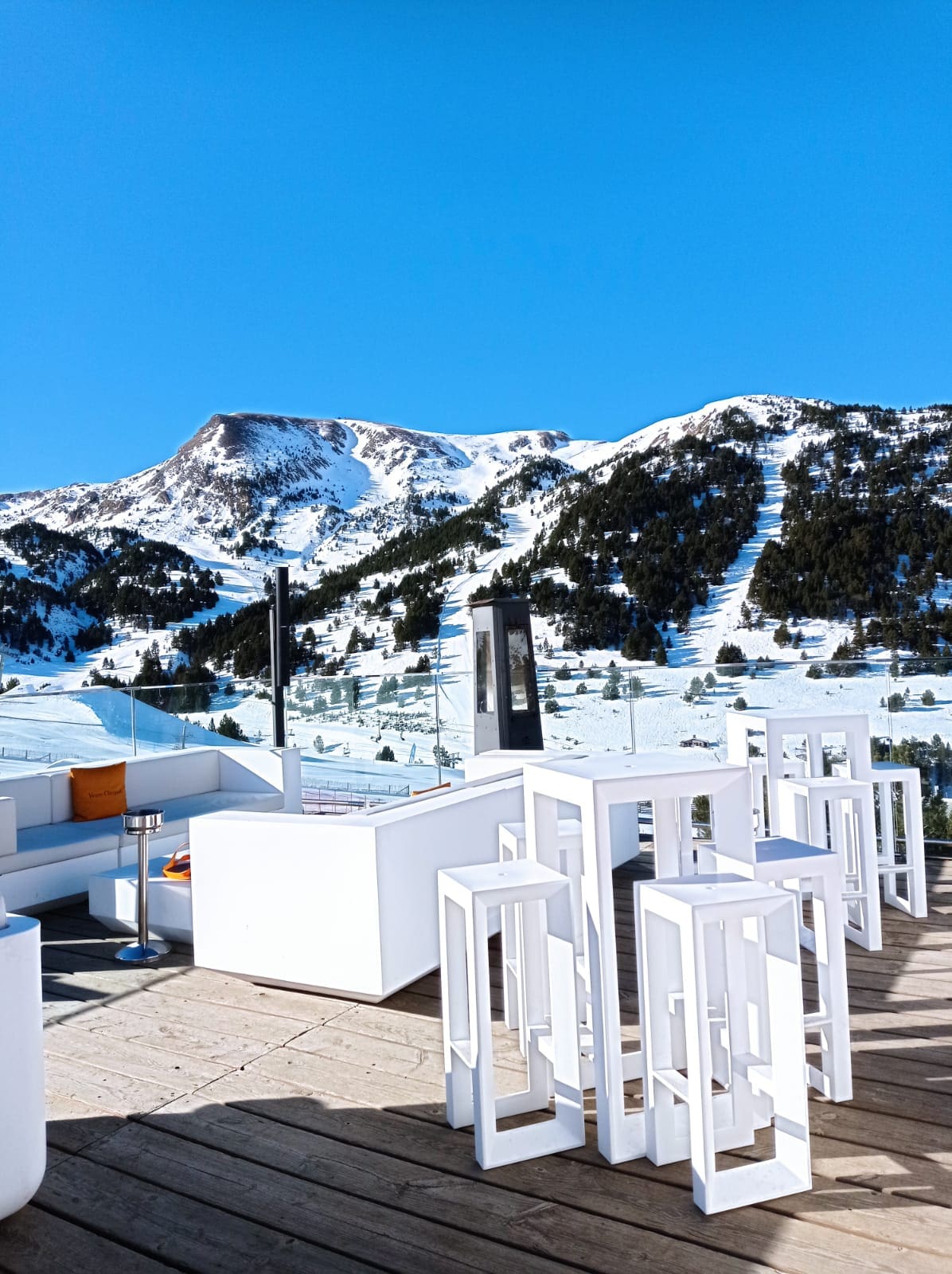 Veuve Clicquot Outdoor terrace Grandvalira