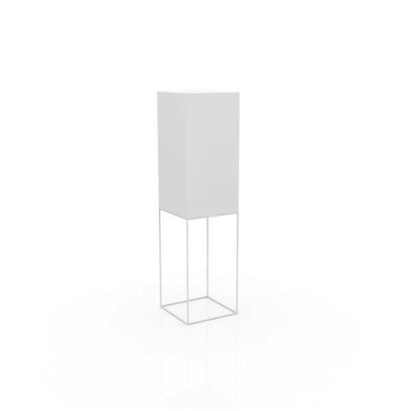 Vela visok Cube svetilka 40x40x152 – Vondom – pogled 1 Vela visok Cube svetilka 40x40x152 Vondom – pogled 1